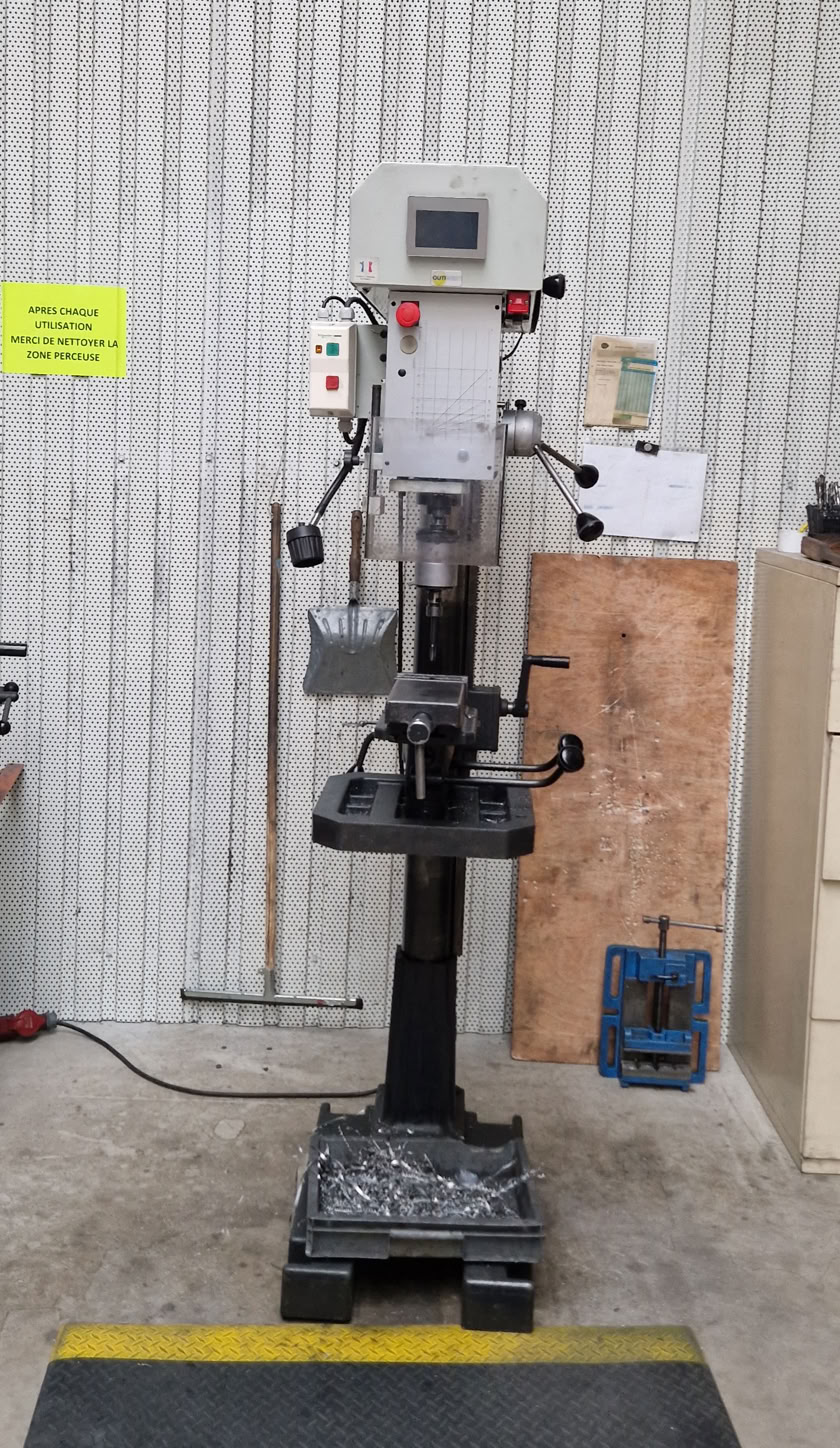 Photographie En Niveaux De Gris Des échafaudages