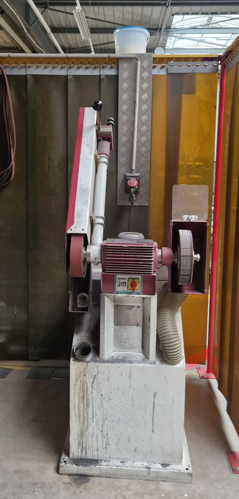 Photographie En Niveaux De Gris Des échafaudages