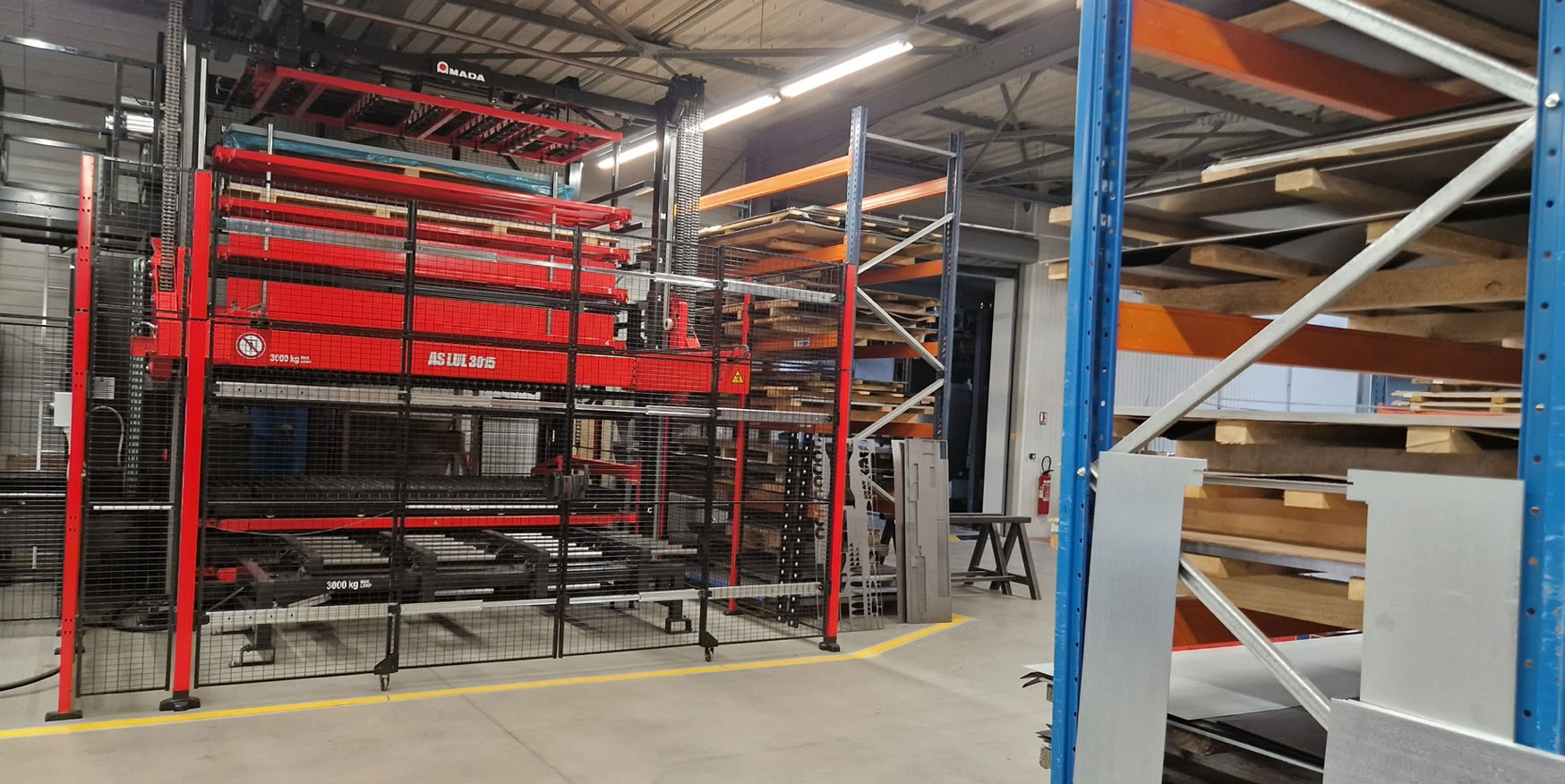 Photographie En Niveaux De Gris Des échafaudages