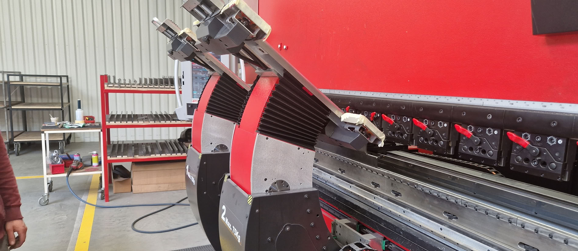 Photographie En Niveaux De Gris Des échafaudages