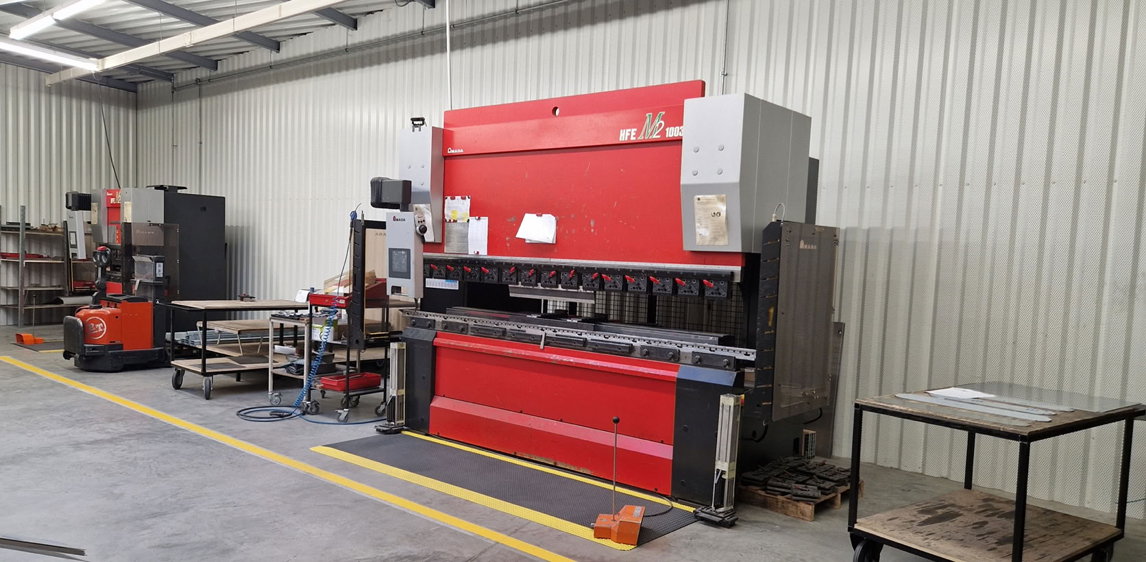 Photographie En Niveaux De Gris Des échafaudages