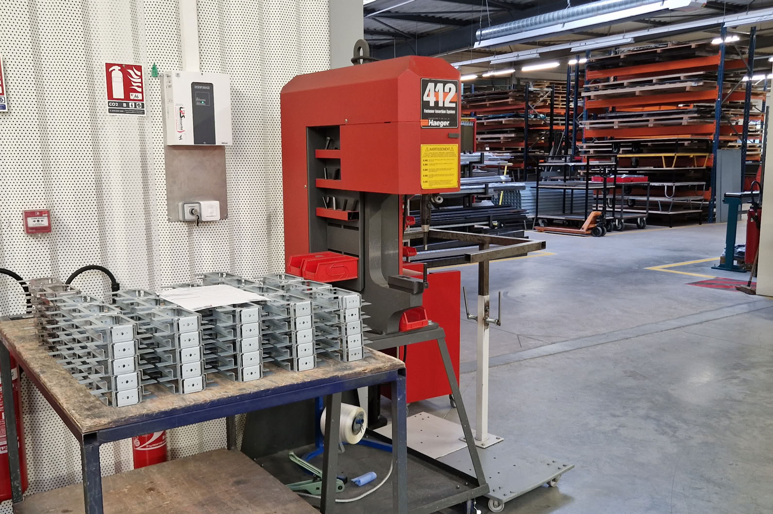 Photographie En Niveaux De Gris Des échafaudages